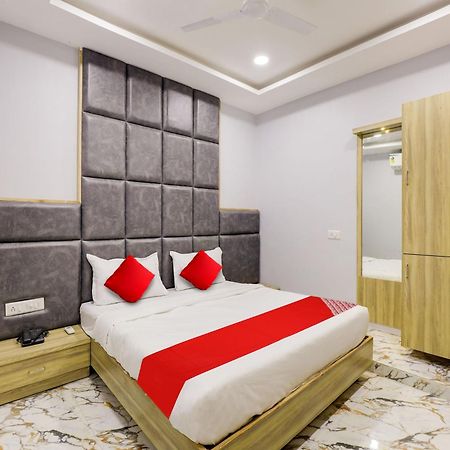 Hotel Krishna Ahmadábád Kültér fotó