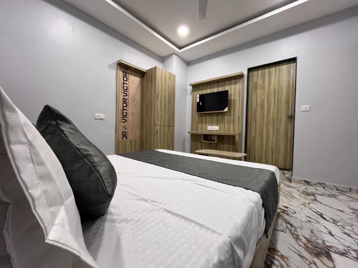 Hotel Krishna Ahmadábád Kültér fotó