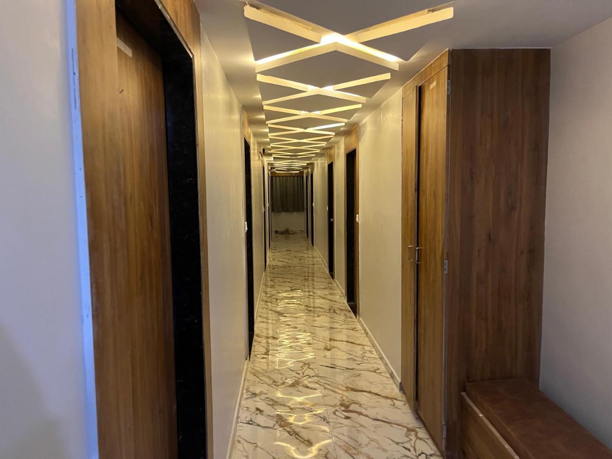 Hotel Krishna Ahmadábád Kültér fotó