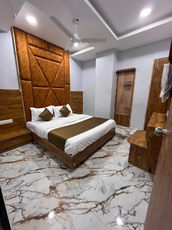 Hotel Krishna Ahmadábád Kültér fotó