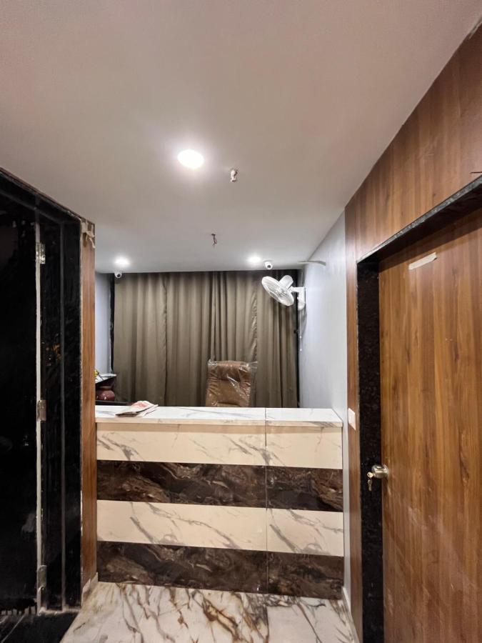 Hotel Krishna Ahmadábád Kültér fotó