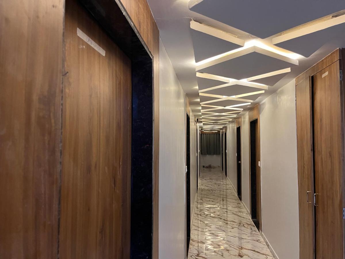 Hotel Krishna Ahmadábád Kültér fotó