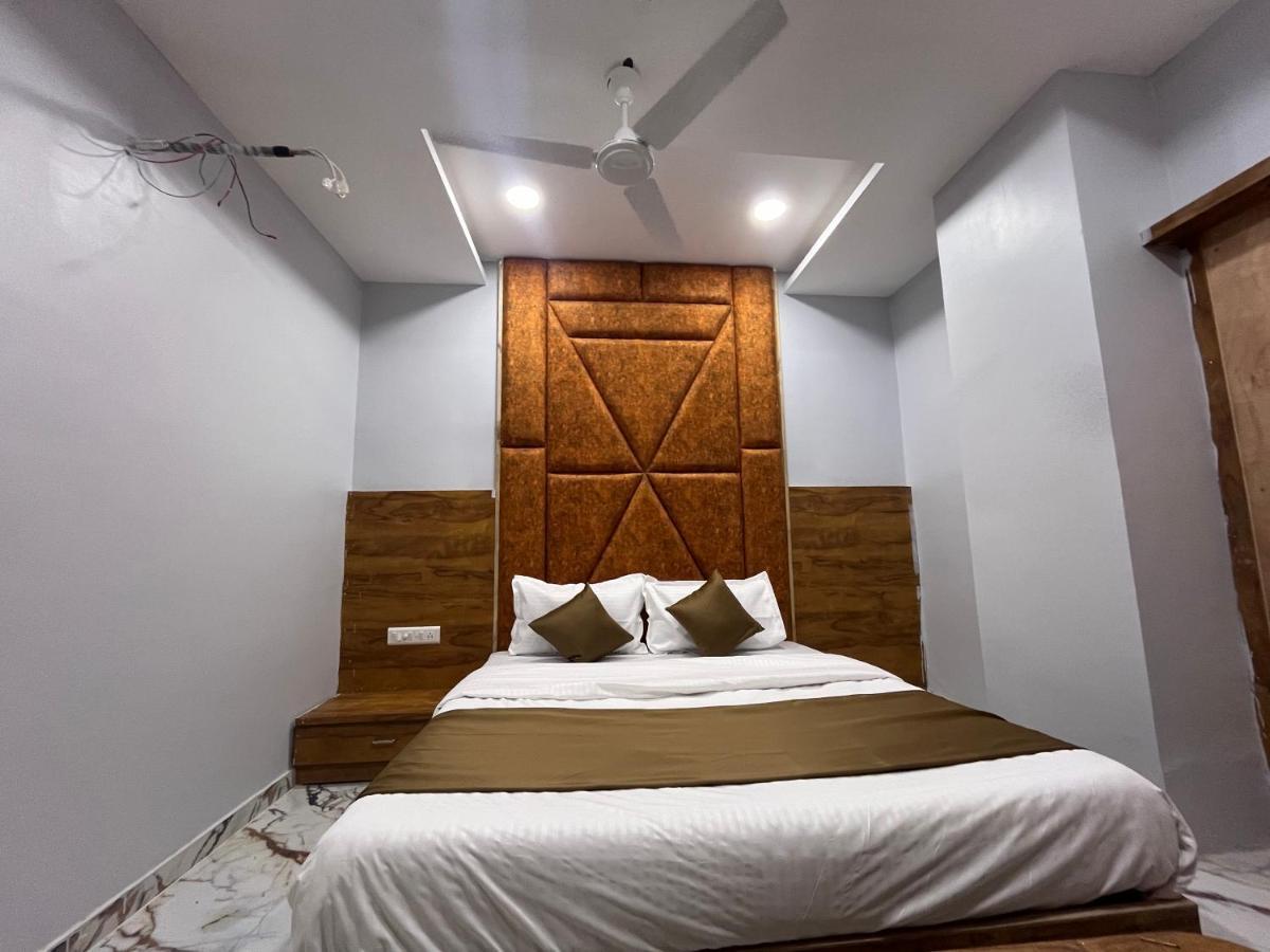Hotel Krishna Ahmadábád Kültér fotó