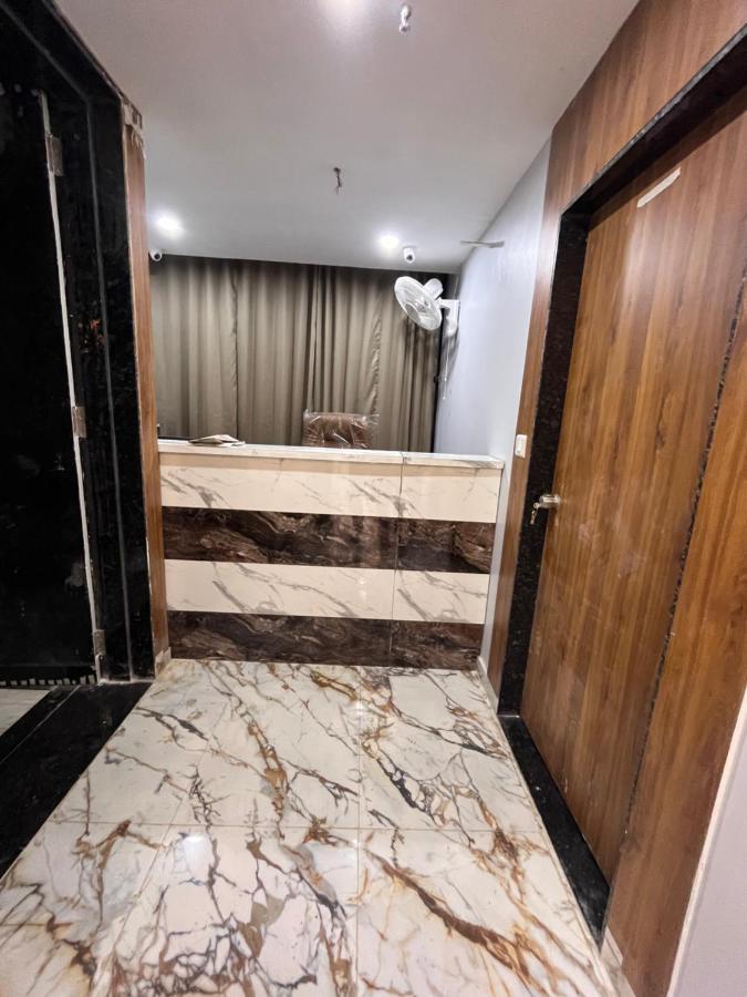 Hotel Krishna Ahmadábád Kültér fotó