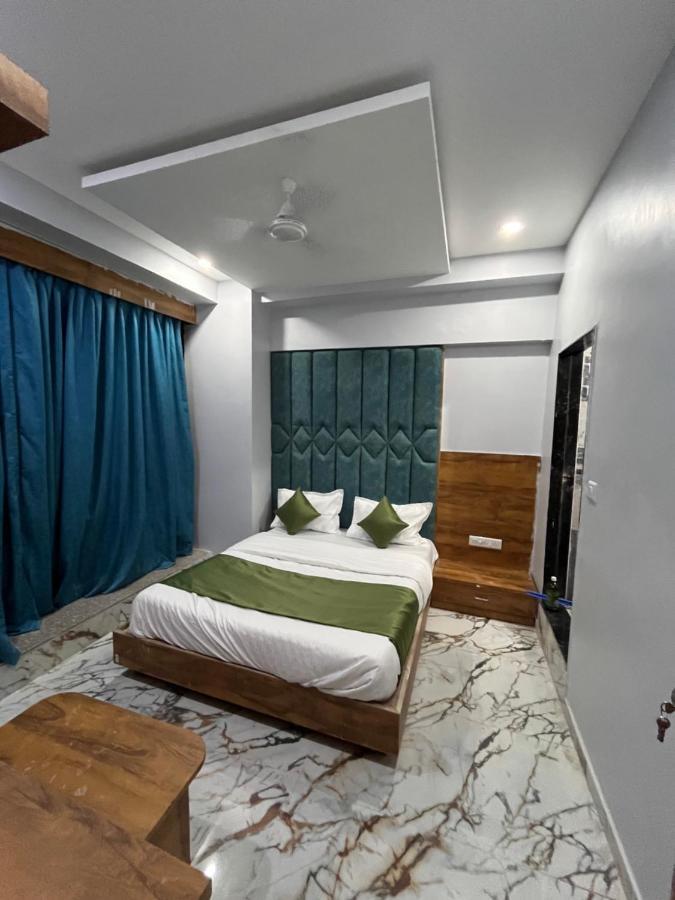 Hotel Krishna Ahmadábád Kültér fotó