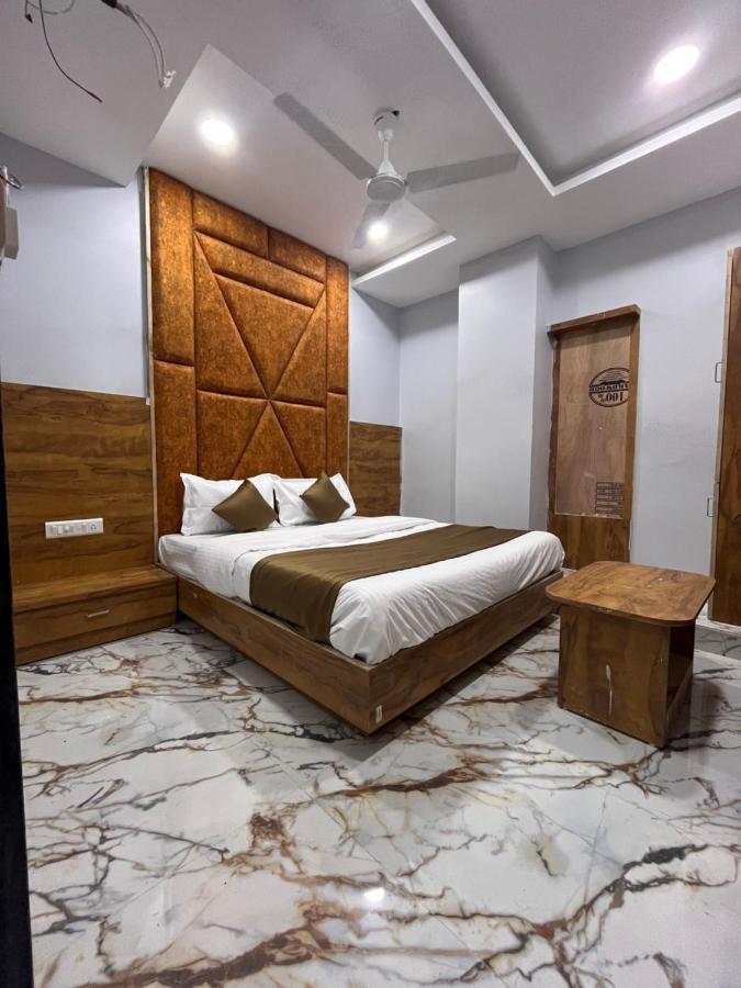 Hotel Krishna Ahmadábád Kültér fotó