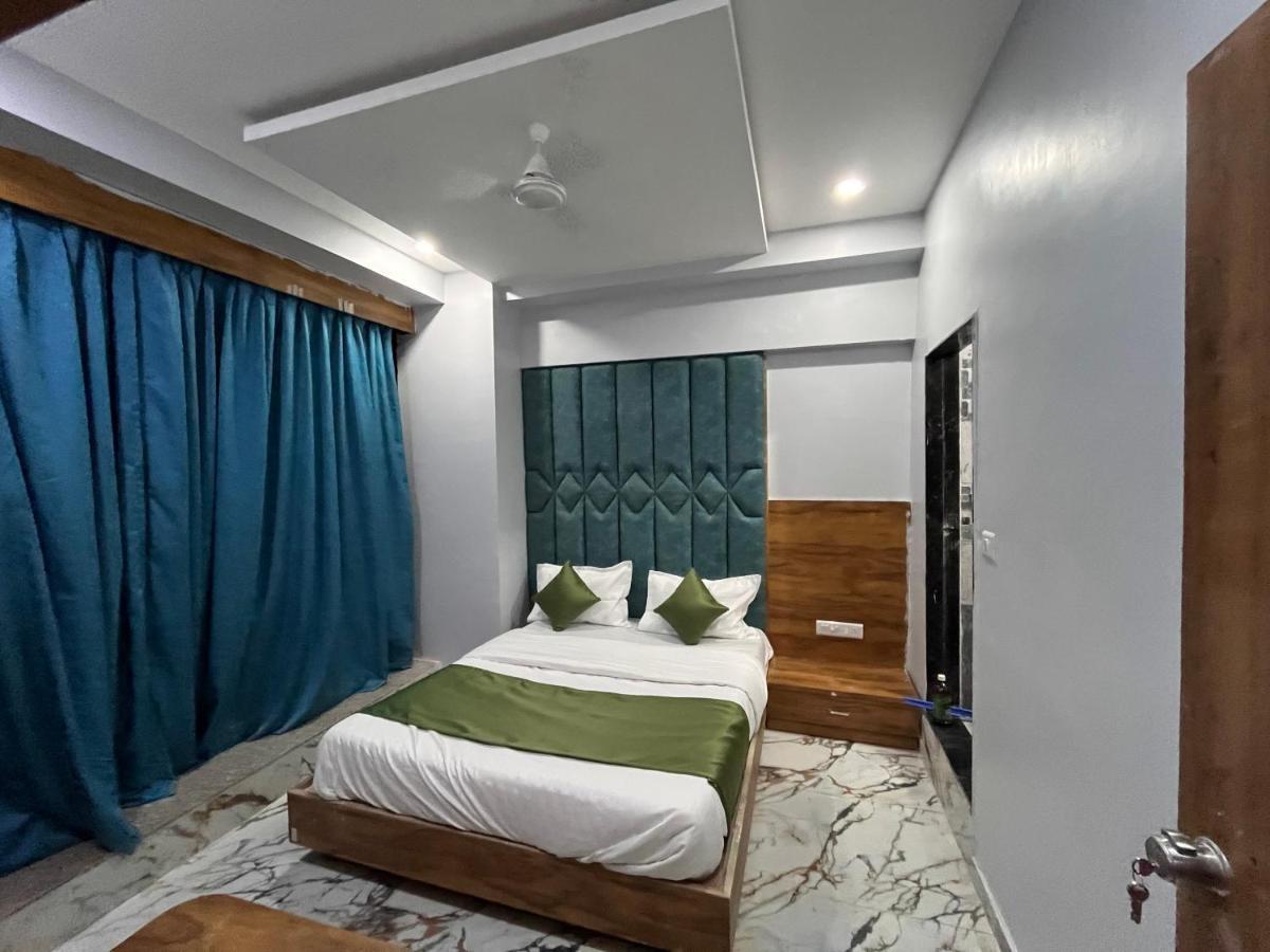 Hotel Krishna Ahmadábád Kültér fotó