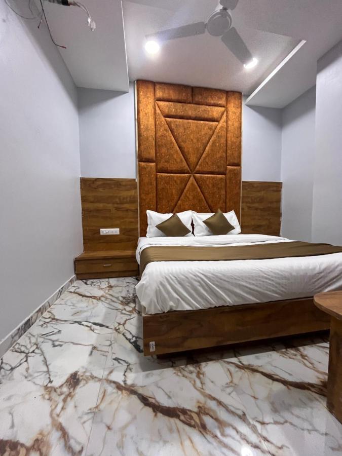 Hotel Krishna Ahmadábád Kültér fotó