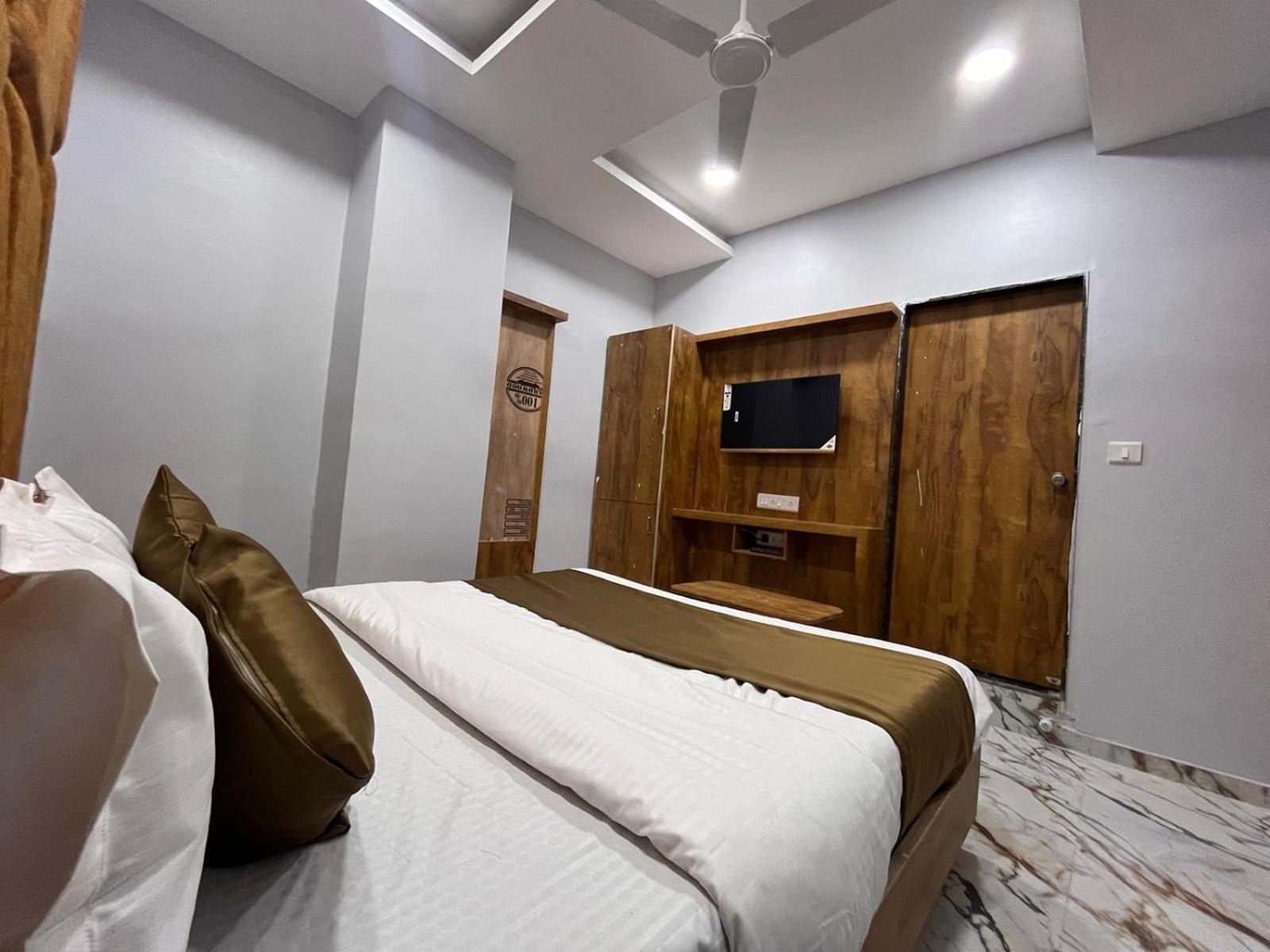 Hotel Krishna Ahmadábád Kültér fotó