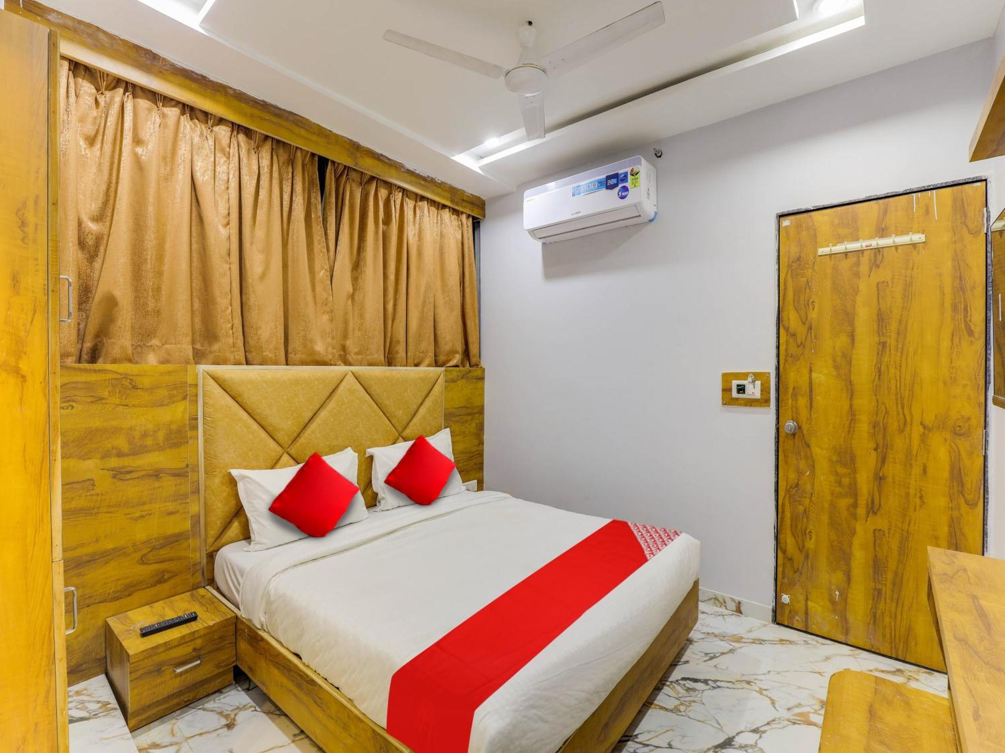 Hotel Krishna Ahmadábád Kültér fotó