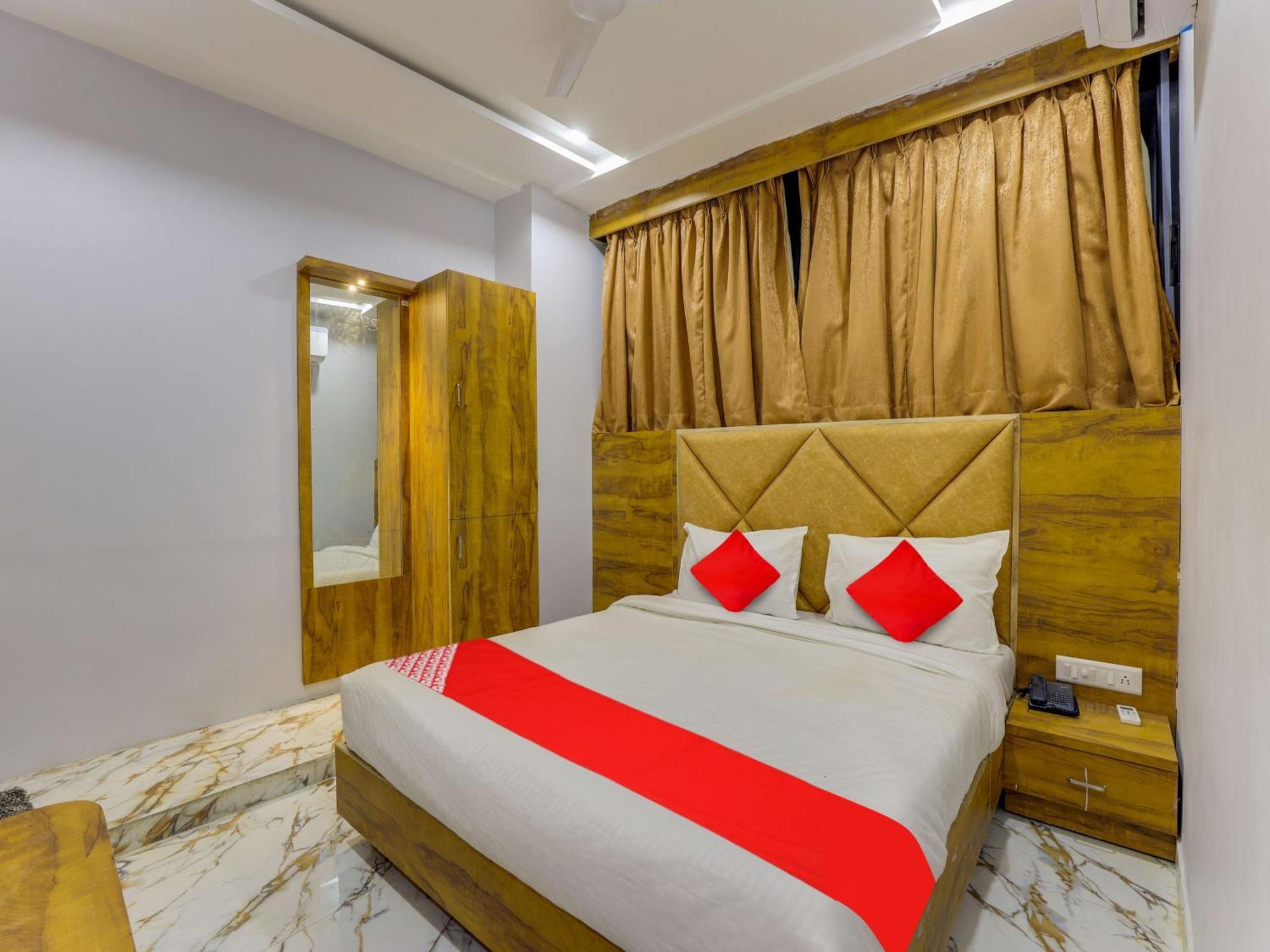 Hotel Krishna Ahmadábád Kültér fotó