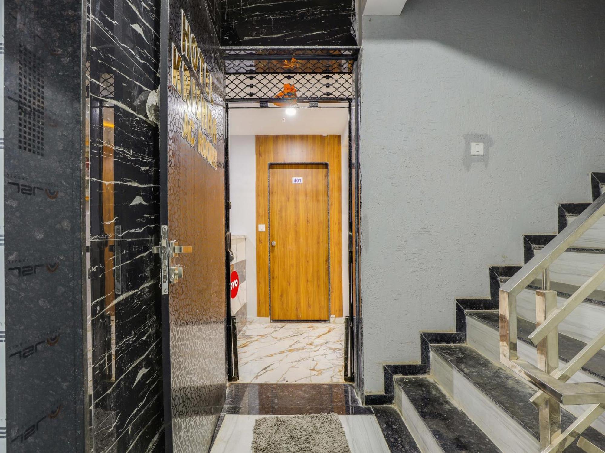 Hotel Krishna Ahmadábád Kültér fotó
