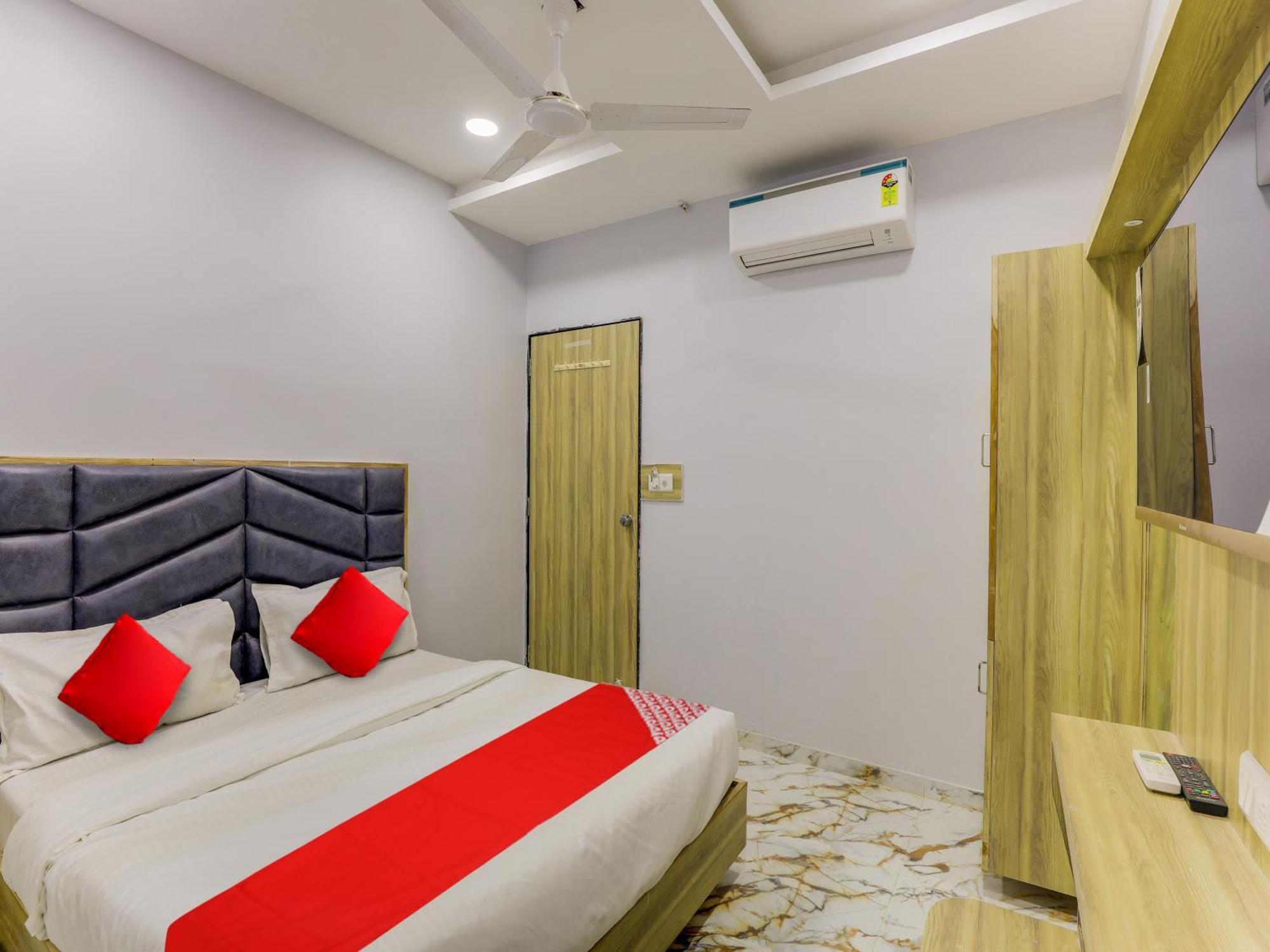 Hotel Krishna Ahmadábád Kültér fotó